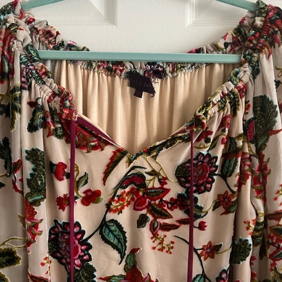Hale Bob burnout velvet blouse. Floral print. Ruffle sleeves. EUC. Size small - Picture 2 of 9